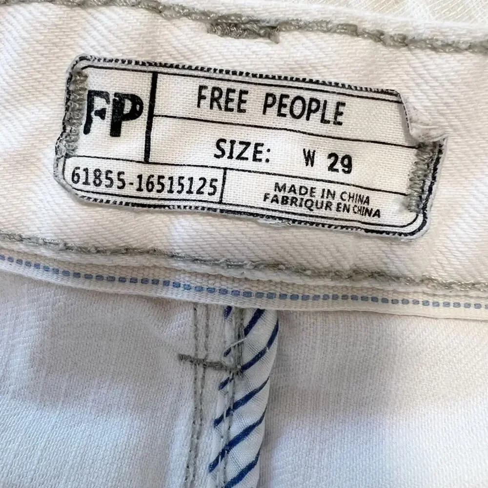 FREE PEOPLE Logan Denim Shorts in Optic White size‎ 29 - Picture 4 of 5